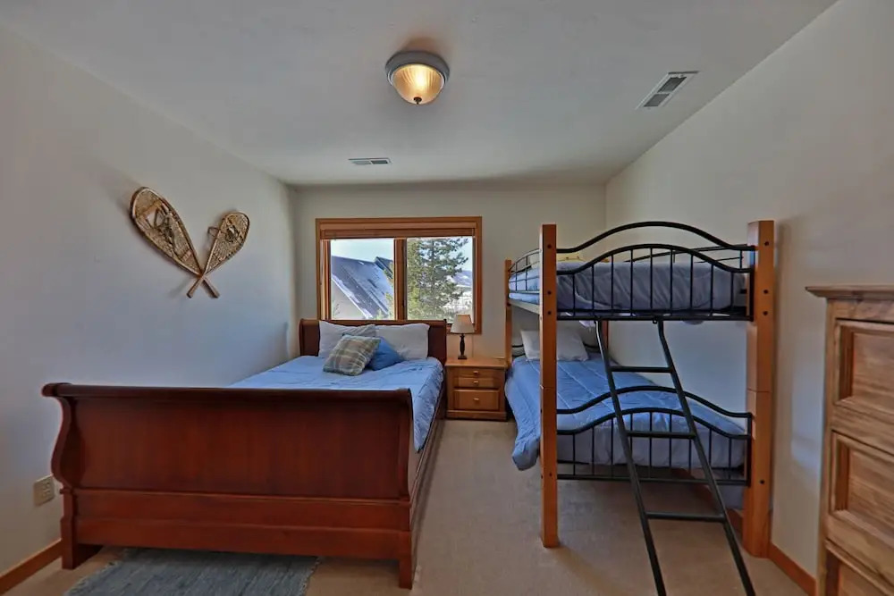 Wapiti Drive Townhome by RedAwning