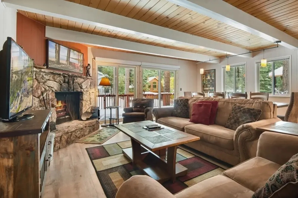 Roycraft Dog Friendly Cabin by RedAwning