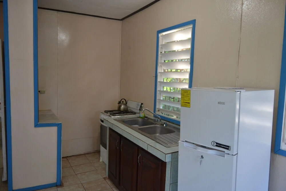 Budget Cheerful Entire Private Belizean One Bedroomed Home