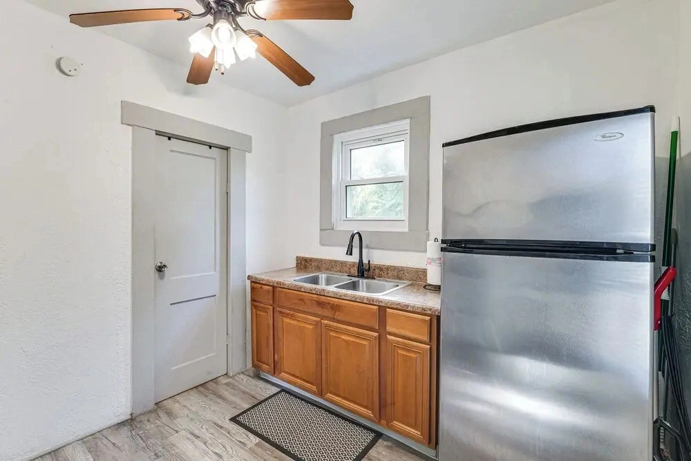 Walk to Winter Haven Hospital: Convenient Apt