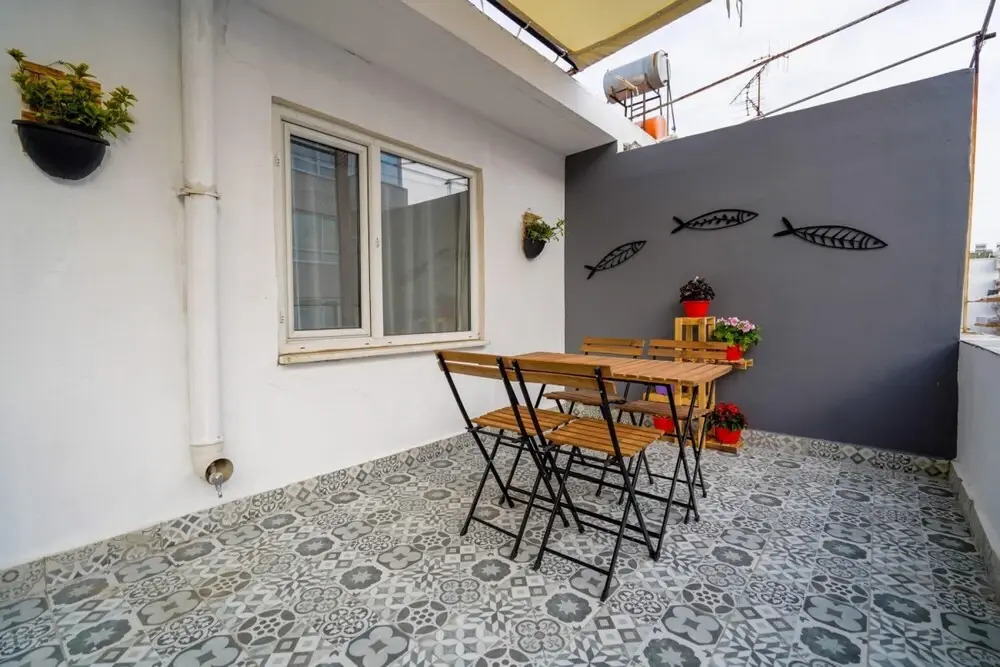 Central Flat with Balcony and Terrace in Muratpasa