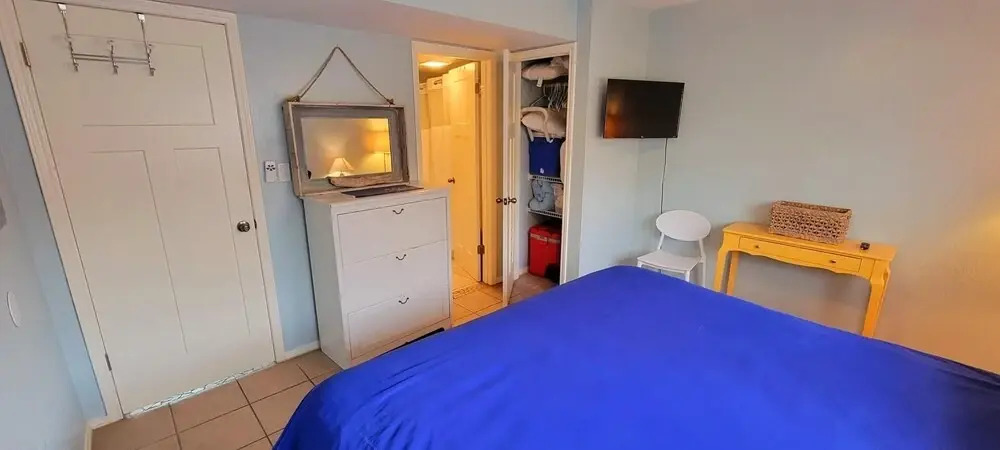50 Yards to Beach Oversized W/pool Very Clean 2 Bedroom Home by Redawning