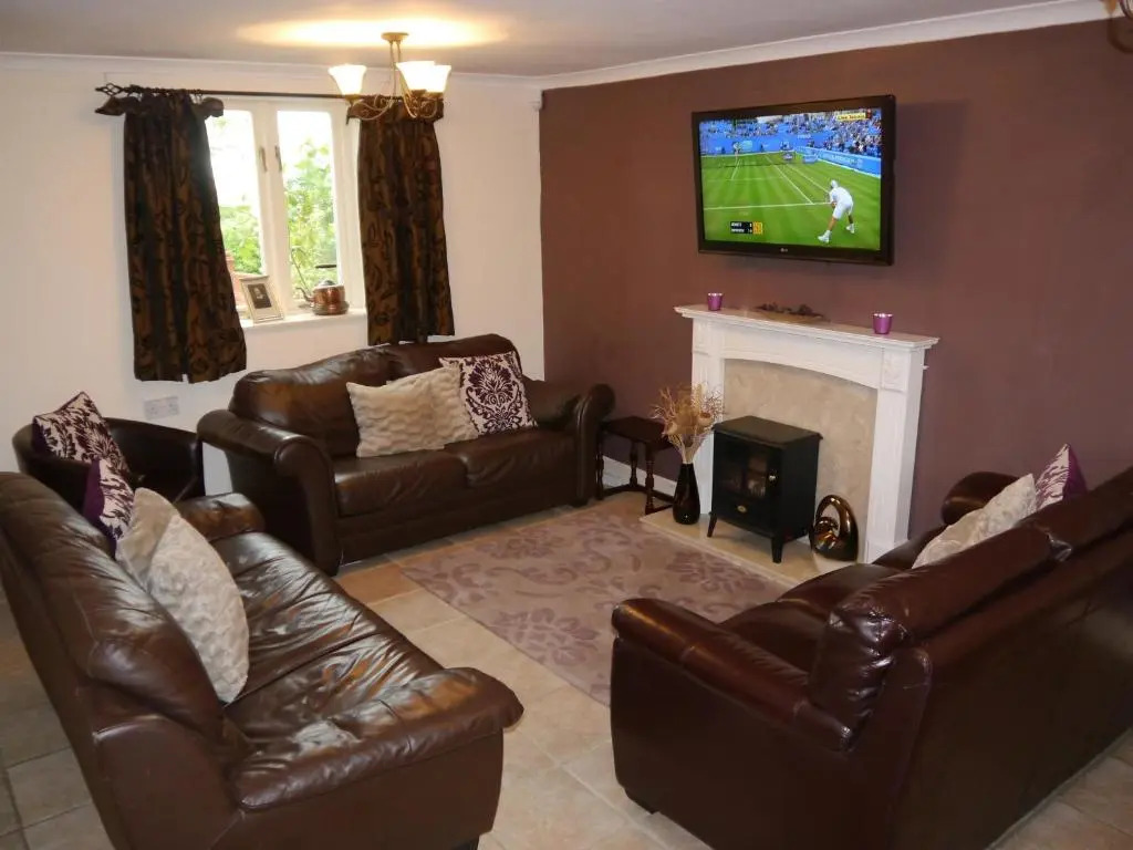 The Shakespeare Lodge - Sleeps up to 12 - 2 HOT TUBS