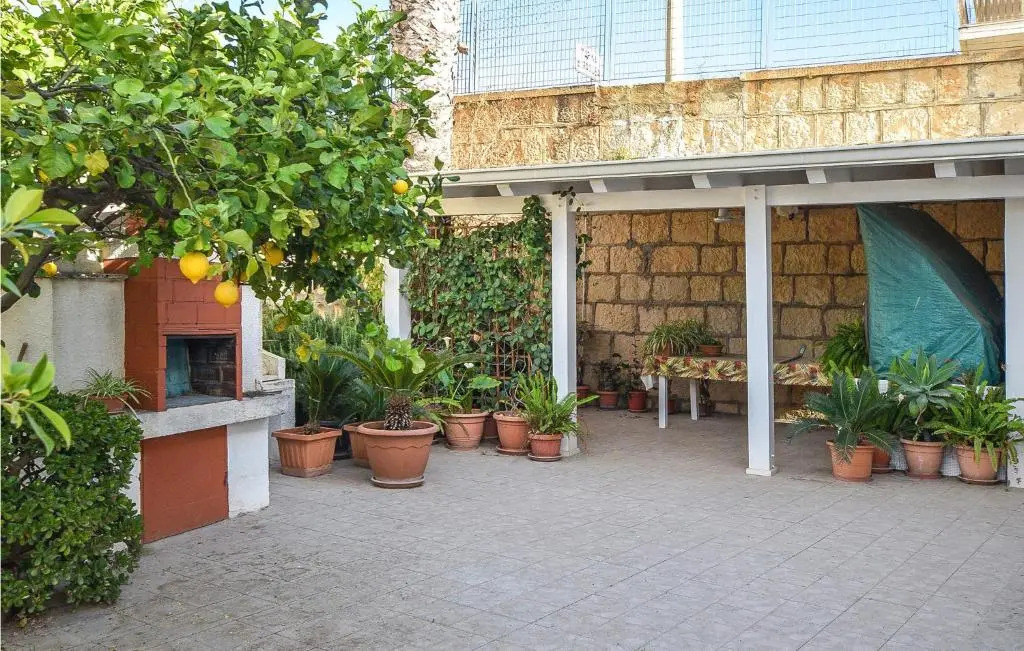 Nice Home in Casuzze With 1 Bedrooms and Wifi