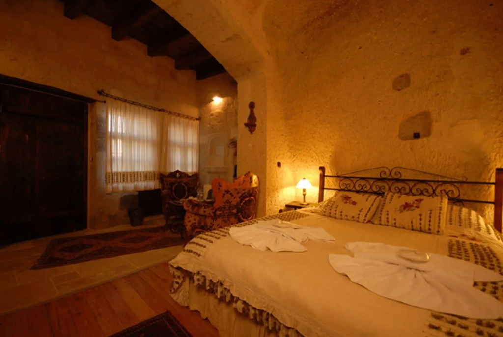 Travellers Cave Hotel