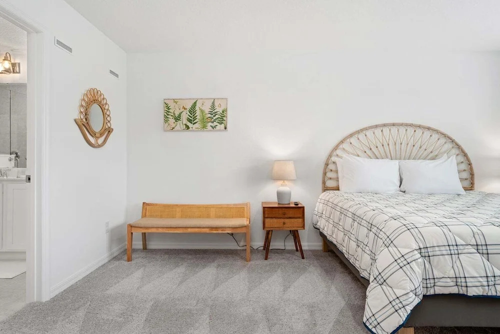 Lake View Villa Sleeps 8
