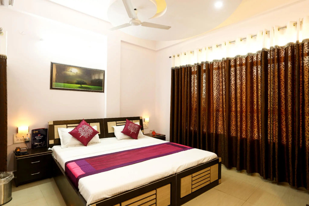 OYO 5799 Hotel Plaza Inn