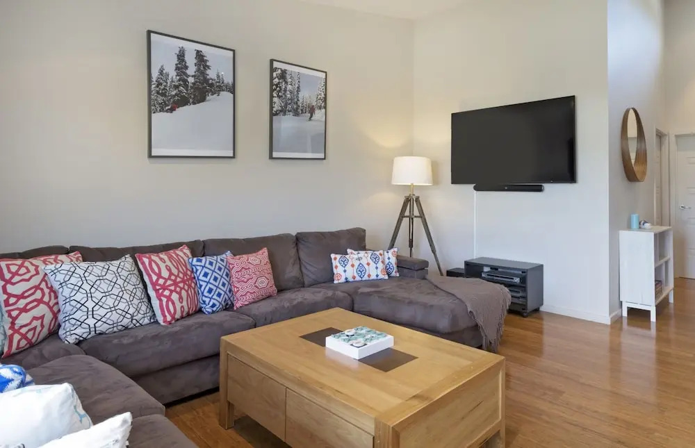 Khione 1 - Modern & spacious with views towards Lake Jindabyne & the mountains beyond