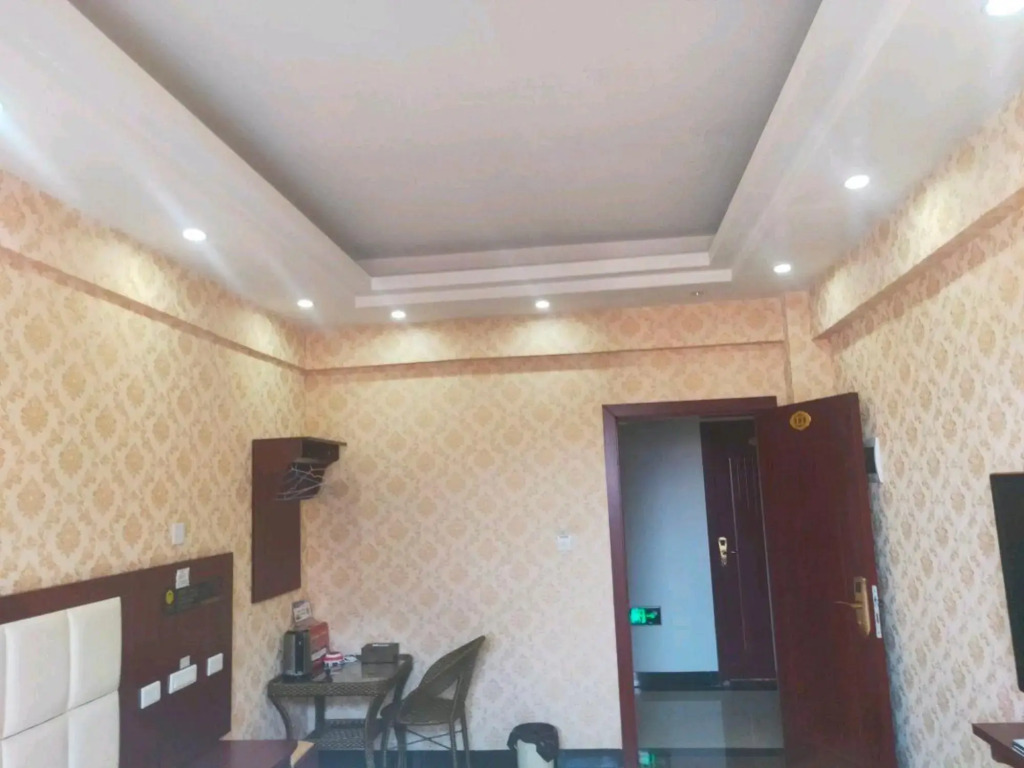 Jinying Express Hotel (Qujing North Railway Station)