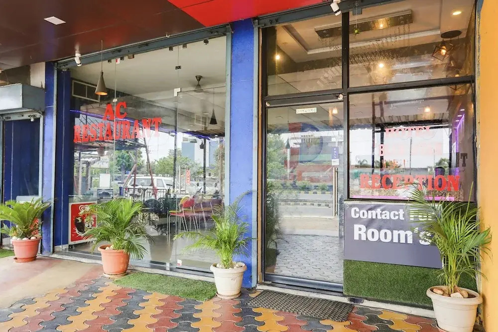 FabHotel Blue Star