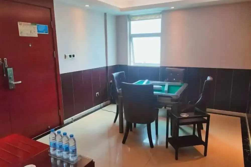 The King Lycra Hotel