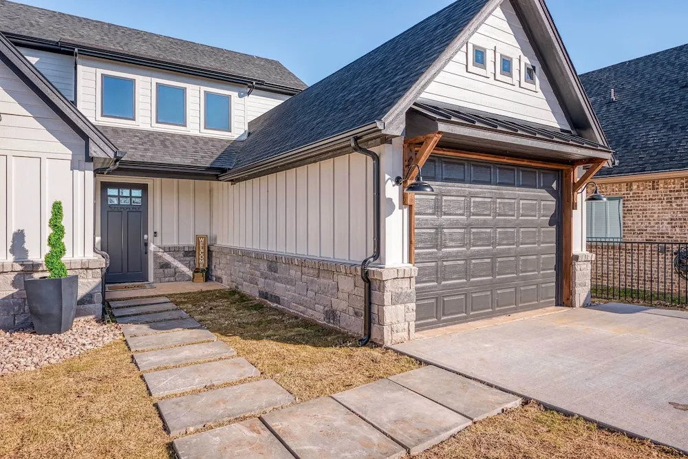 Lakefront Granbury Retreat w/ Patio & Fire Pit
