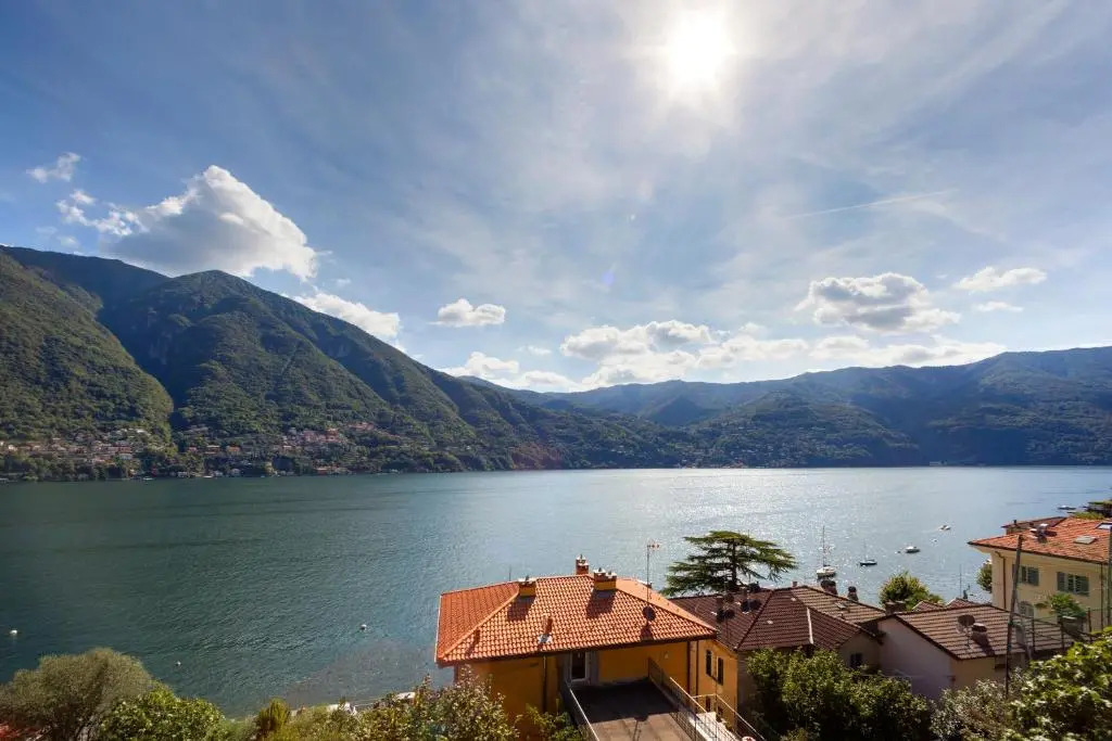 Persico vista lago by KlabHouse