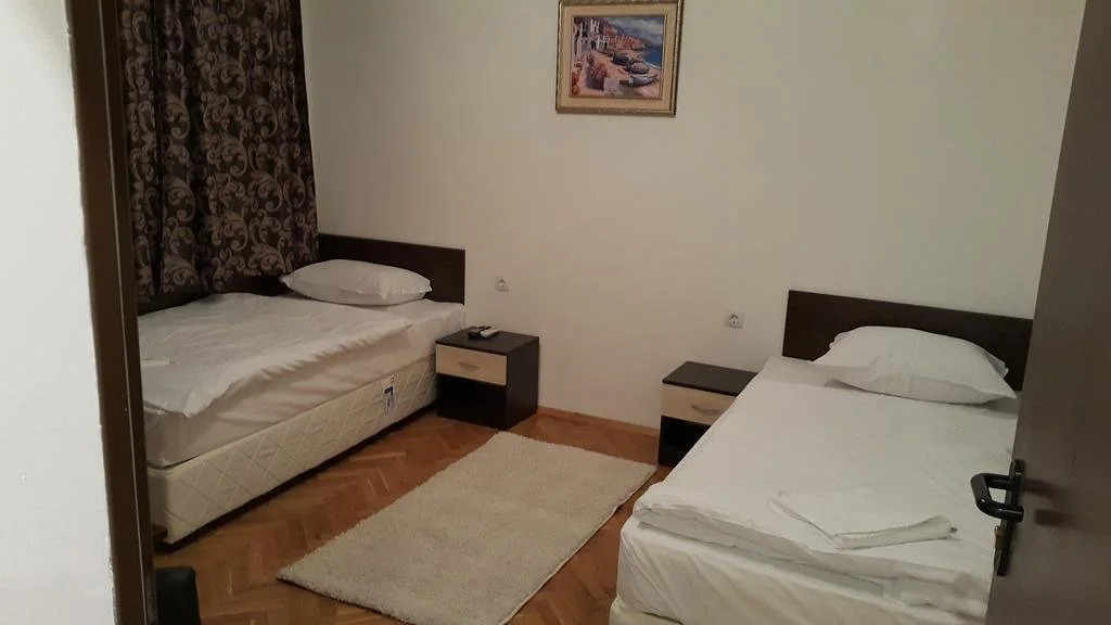 Guest Rooms Old Captain