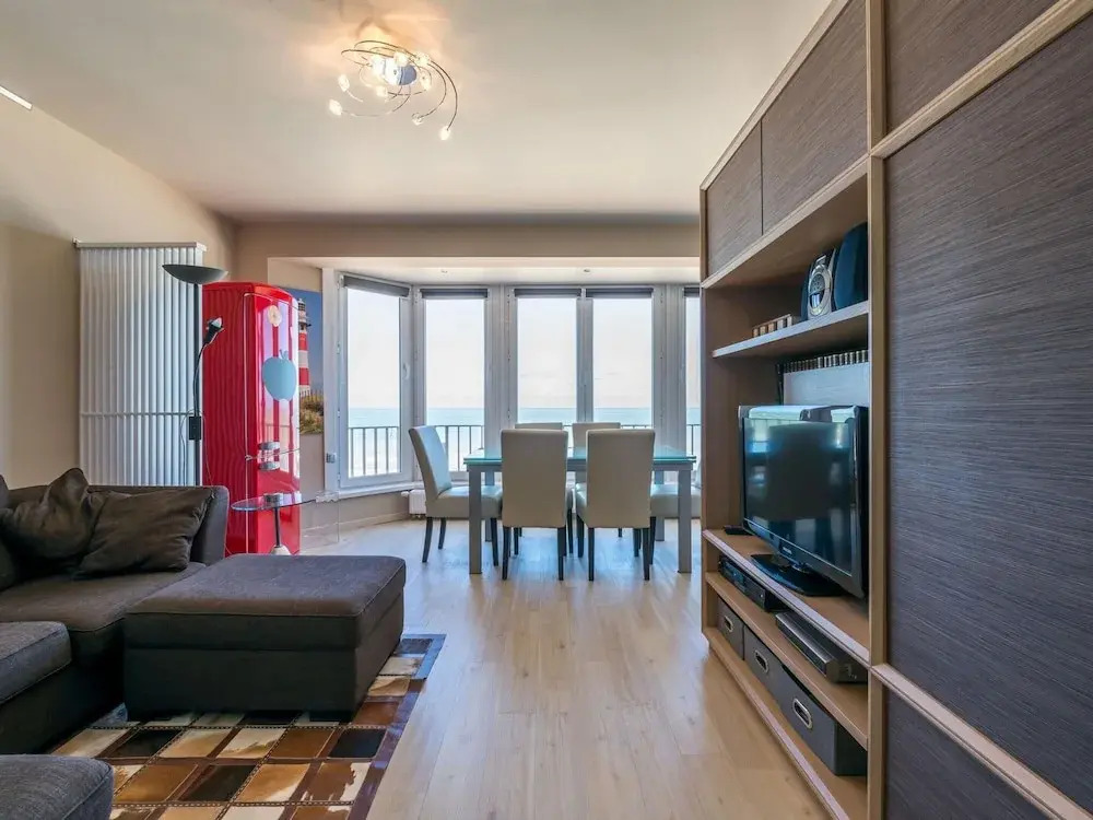 San Remo 501 Located on the Beach