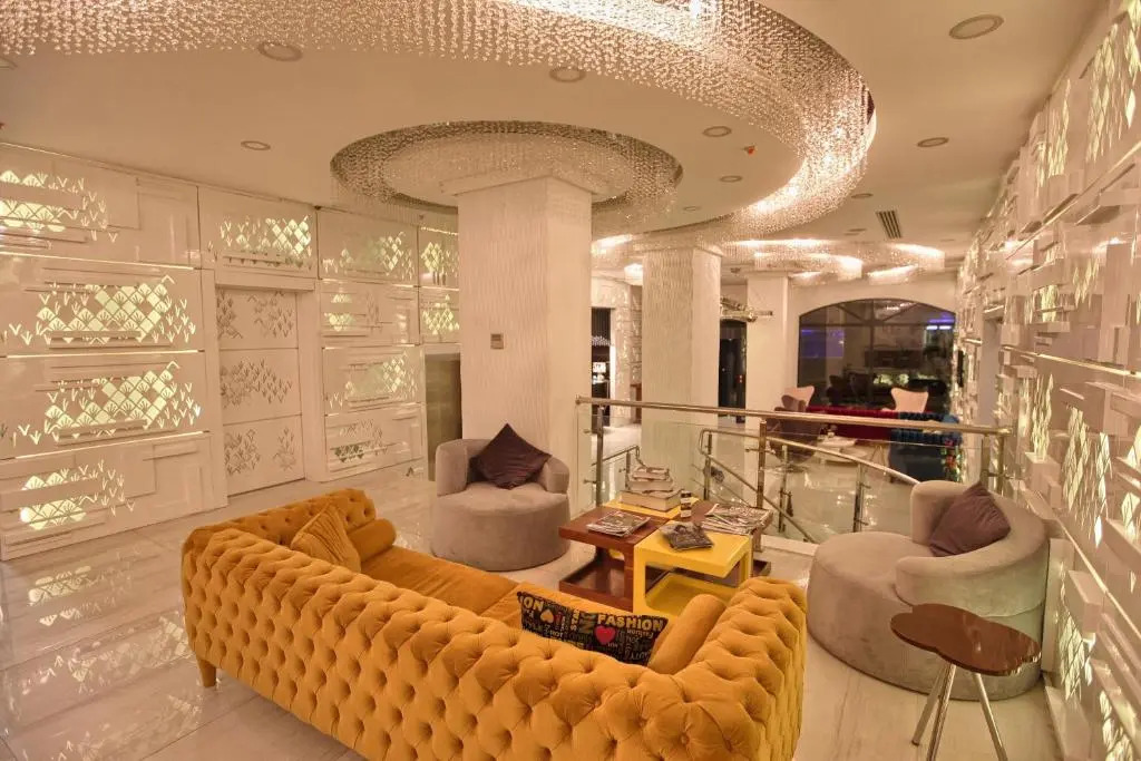 Demonti Hotel
