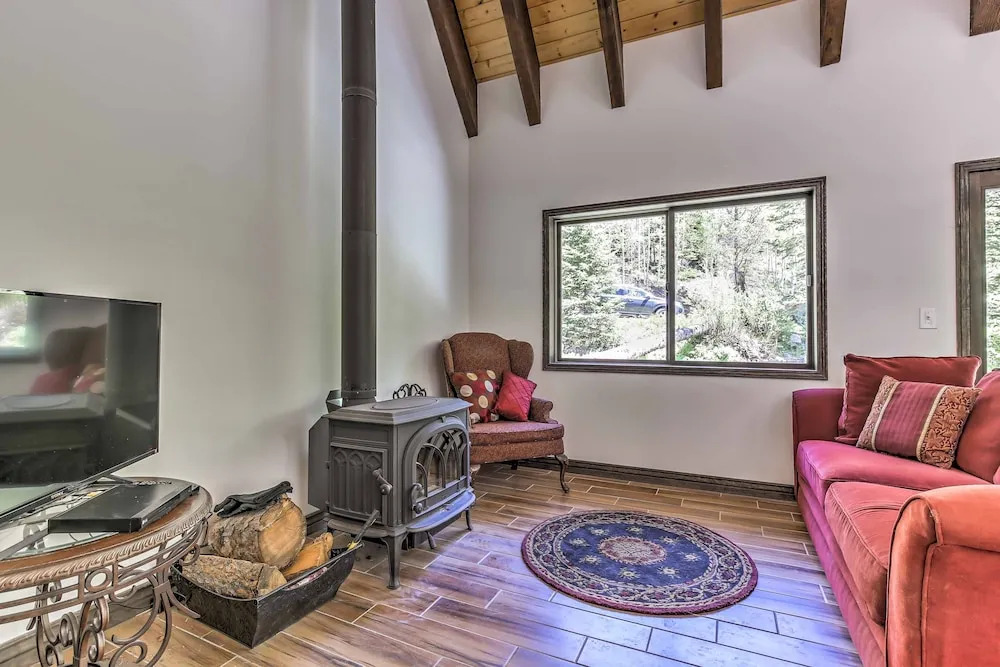 Cozy Dumont Cottage With Mill Creek Views!
