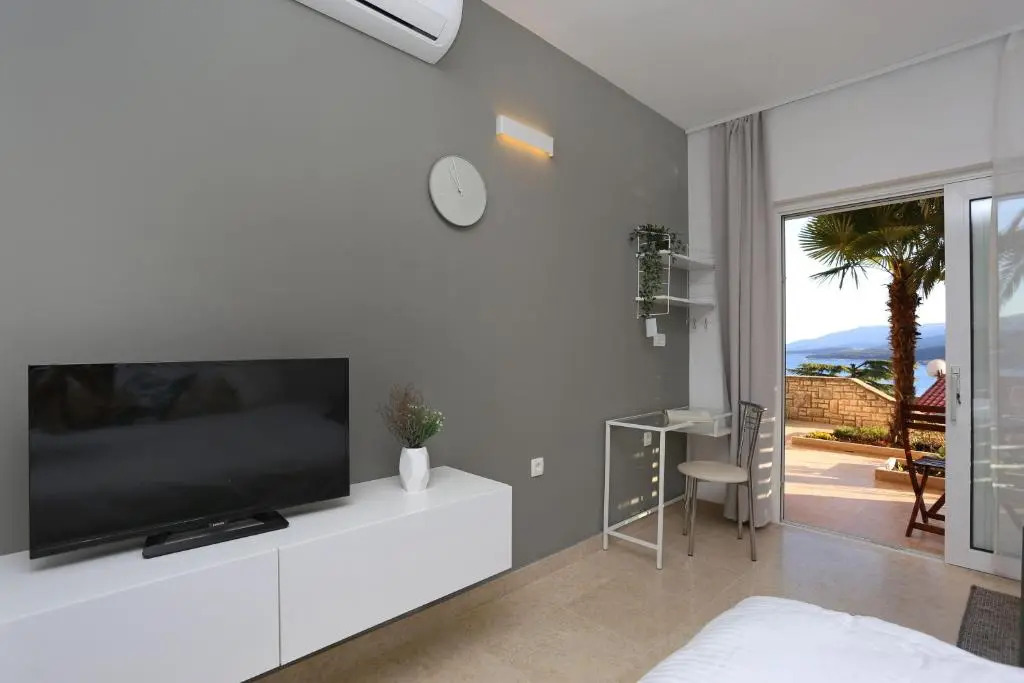 Studio apartment close to the sea - parking
