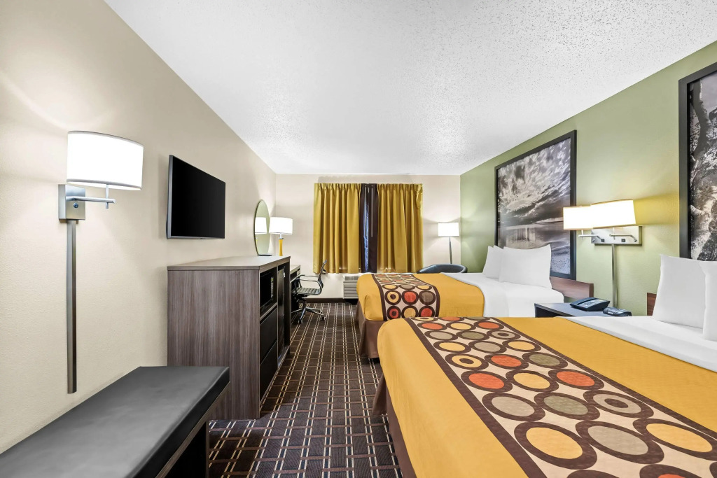 Super 8 by Wyndham Watertown WI