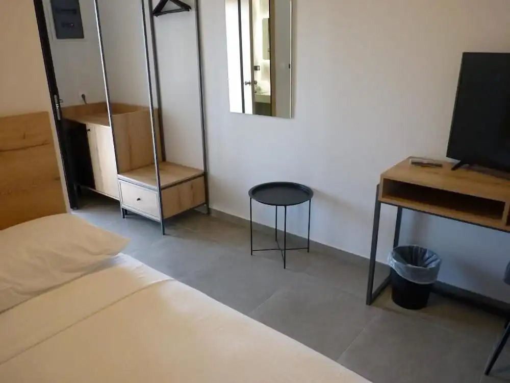 Comfort Suites & Rooms