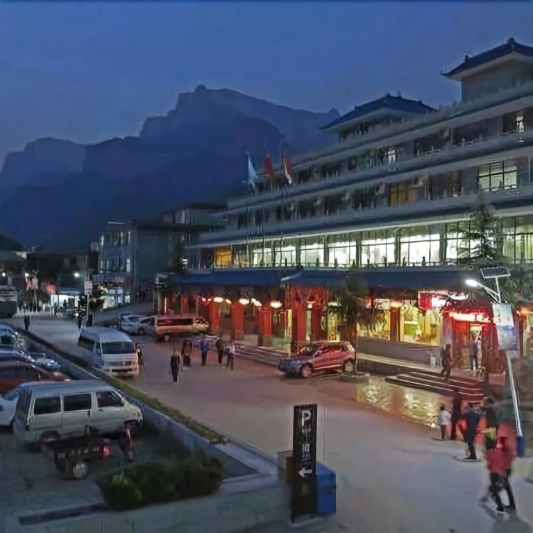 QIANNA HOTEL GLORIOUS (Xinxiang Baligou)