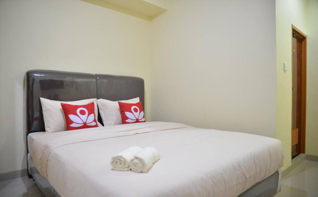 ZEN Rooms Near ITC Roxy Mas