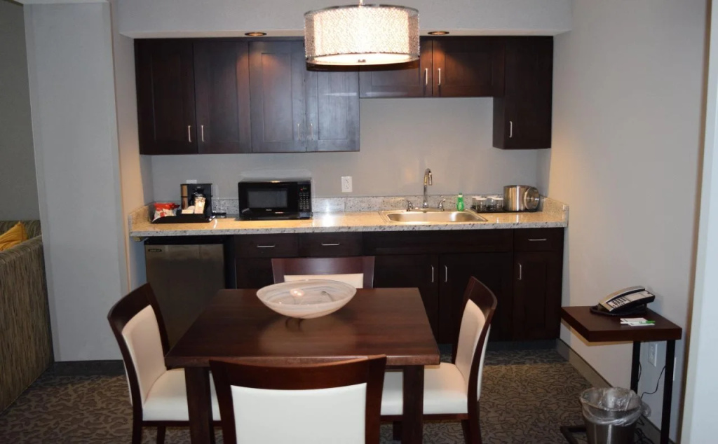 Holiday Inn and Suites East Peoria by IHG