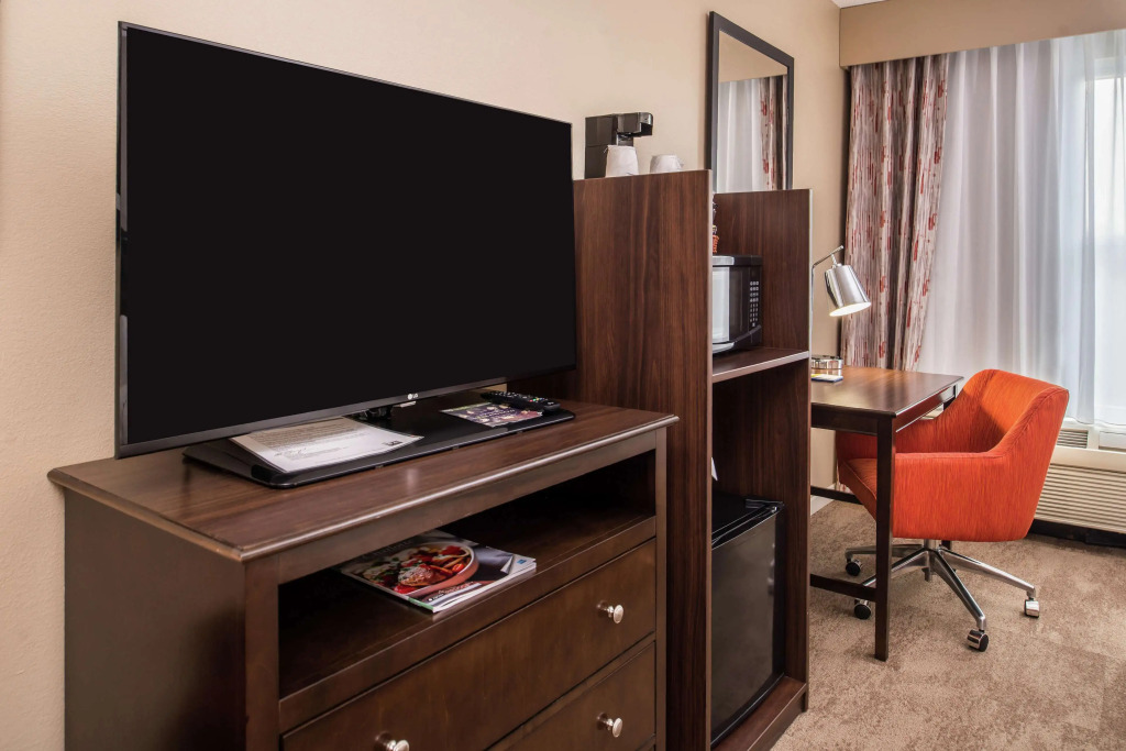 Hampton Inn & Suites Charlotte Arrowood Rd