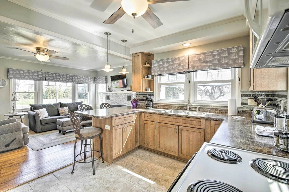 Modern Sturgeon Bay Home by Potawatomi State Park!