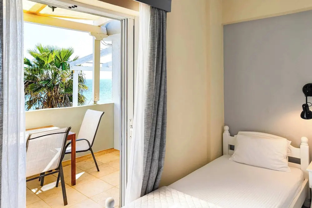Beachfront Nest Memi Koroni-seaheaven House B3