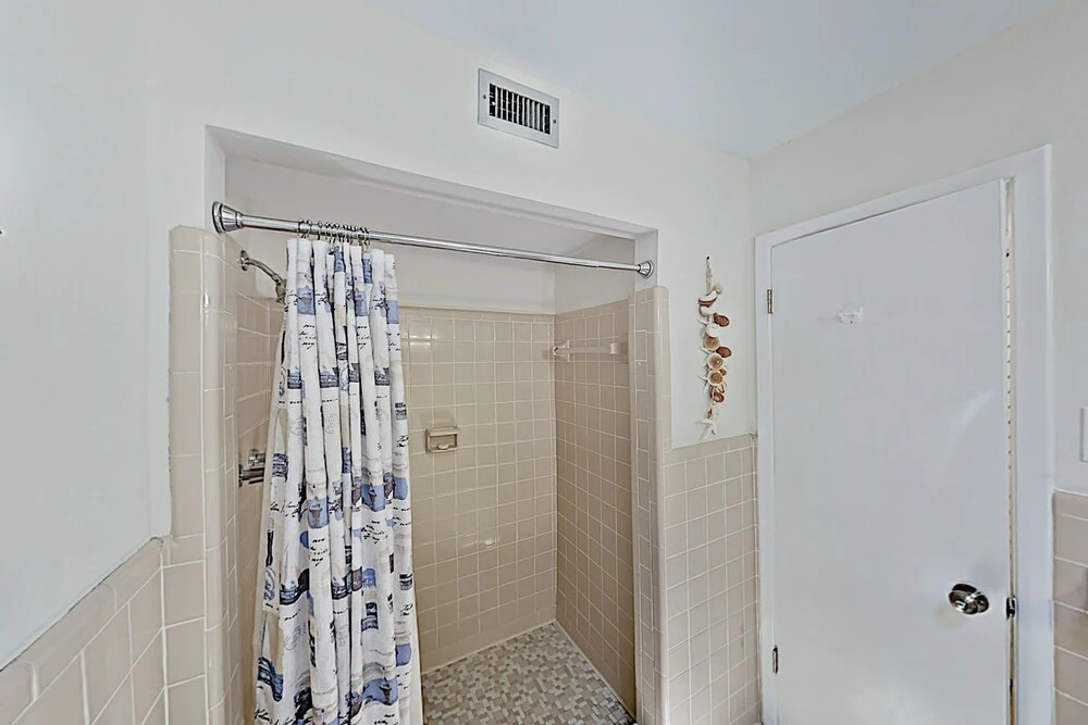 The Pelican & Dolphin: Bayfront W/ Dock 3 Bedroom Home