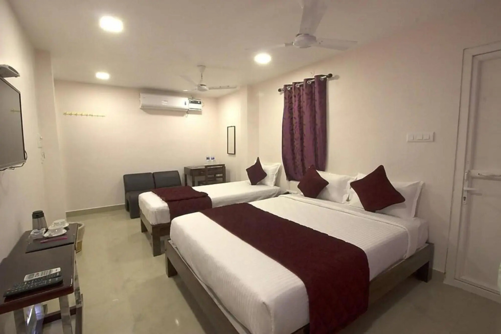 OYO 9815 Hotel San Bay Residency