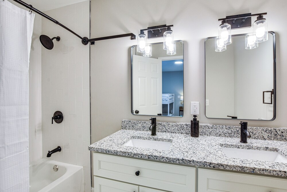 Golf, Ride & More! Home in Dtwn Southern Pines
