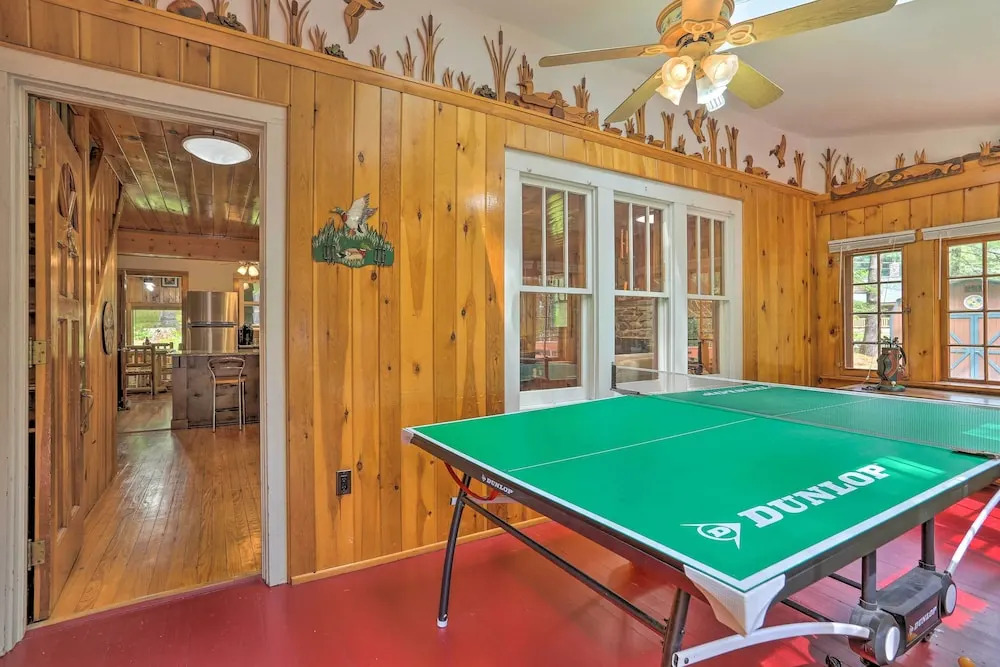 Steps to Lake: Tafton Cottage w/ Fire Pit & Grill