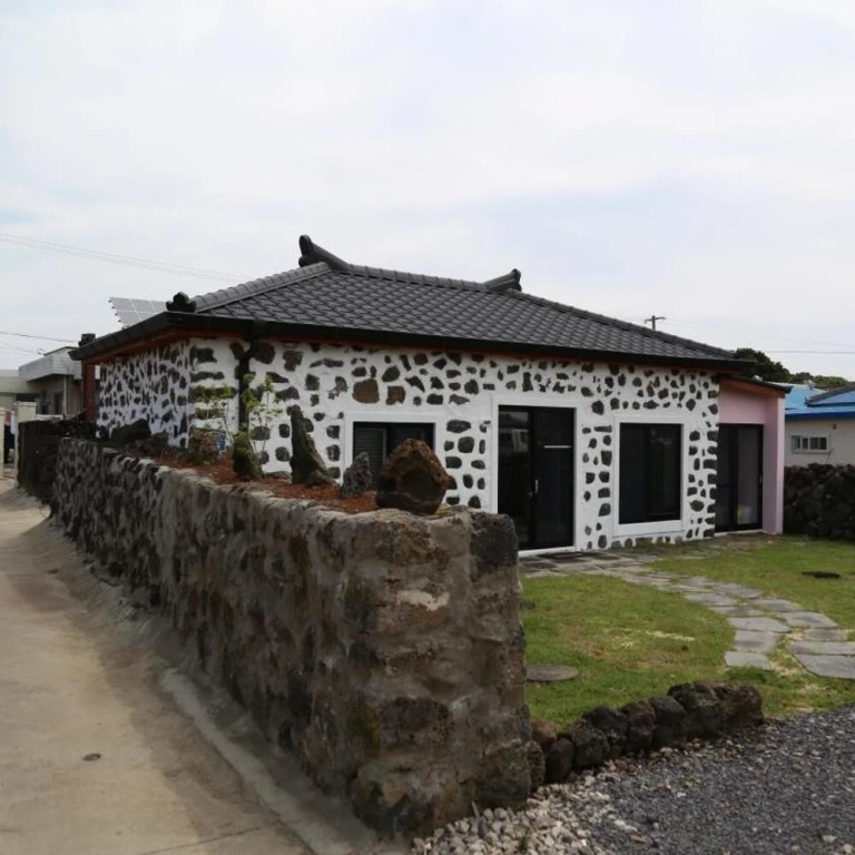 Damtteurak House
