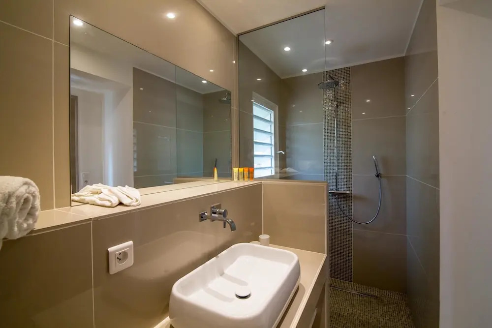 Exclusive Gated Area, Close to Beaches, Huge Pool, AC, Free Wifi, Perfect for Families !