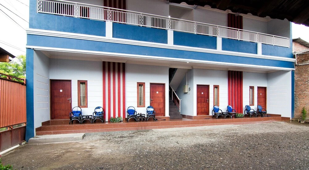 Joglo Guest House Syariah by OYO Rooms