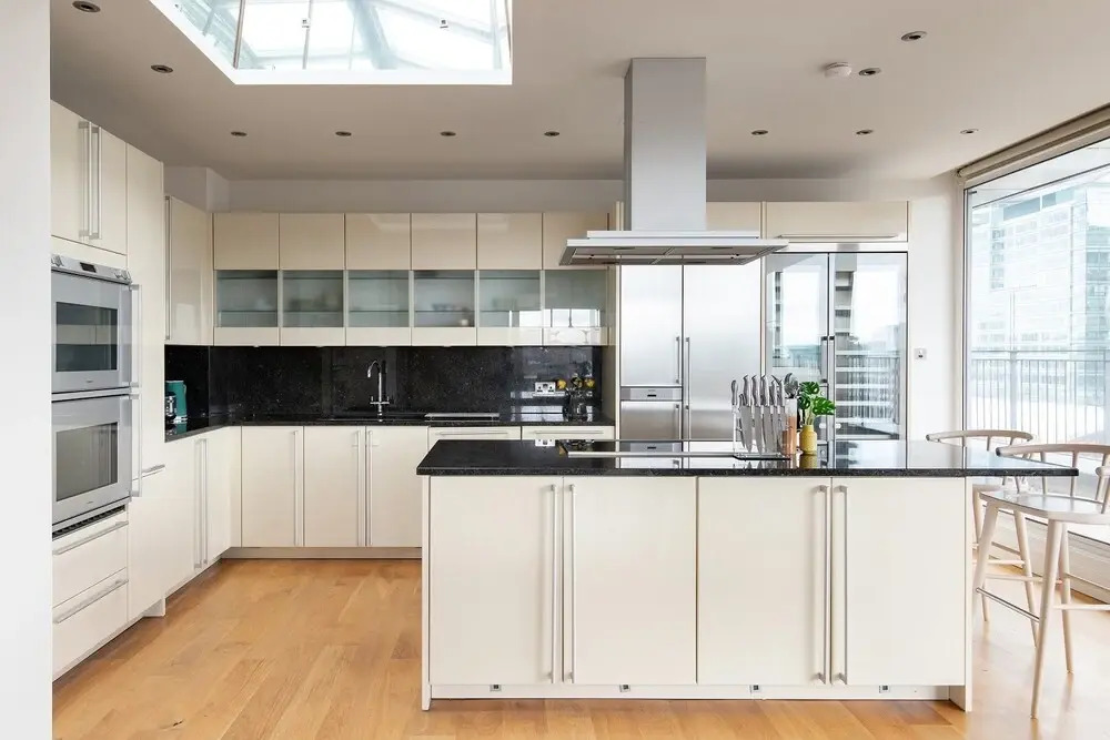 The Canary Wharf Secret - Glamorous 2bdr Flat w Terrace and Parking