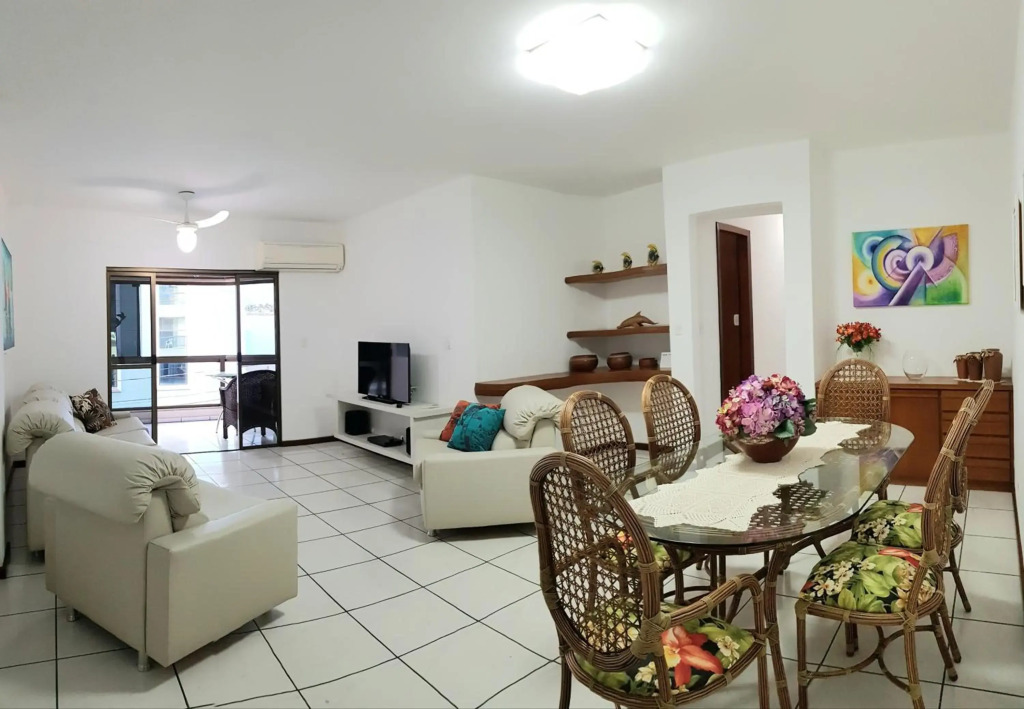 Apto em prédio frente mar, Meia Praia Itapema, 3 dorm, conforto para 8 pessoas