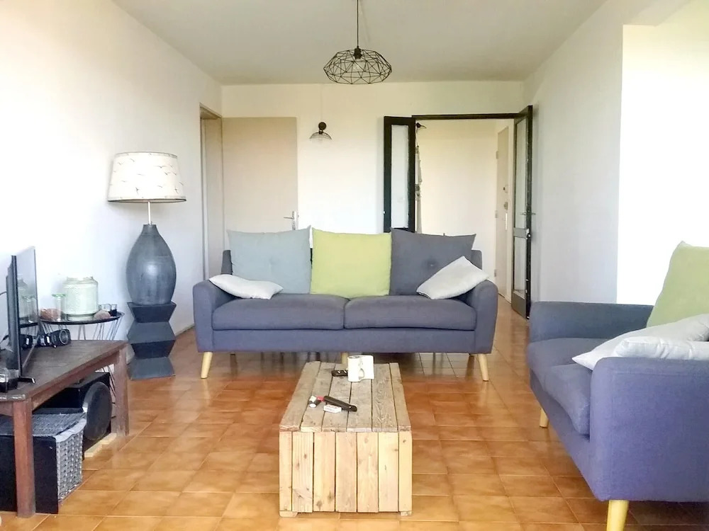 Apartment with 2 Bedrooms in St Denis, with Enclosed Garden - 6 Km From the Beach