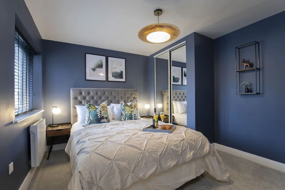 Elliot Oliver - Exquisite 2 Bedroom Apartment With Garden, Parking & EV Charger