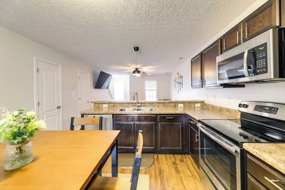 Havelock Home: Private Yard, 2 Mi to Cherry Point!