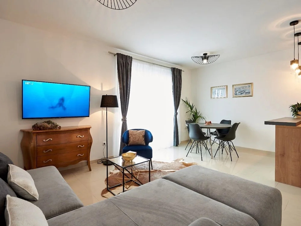 Enticing Holiday Home in Trogir near Sea Beach