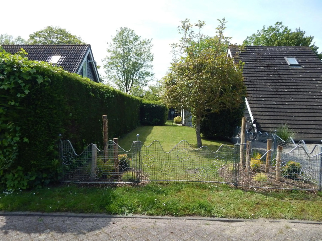 Wunderschoenes-freistehendes-Ferienhaus-an-der-See-Sauna-Strand-Yachthafen-WLAN
