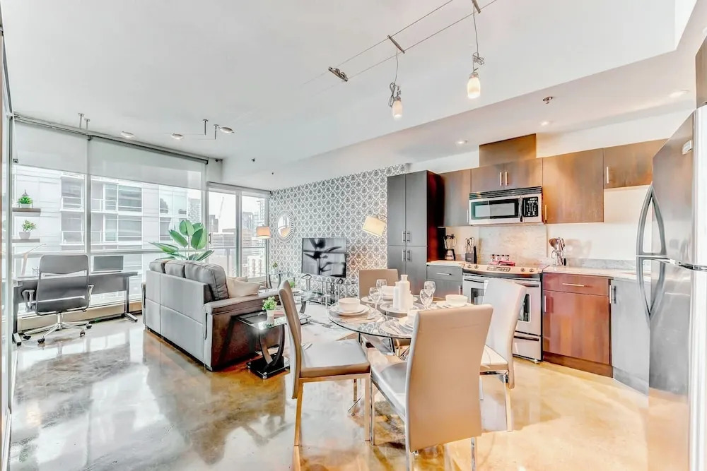 Stylish 2BR Condo Near Stampede Urban Retreat
