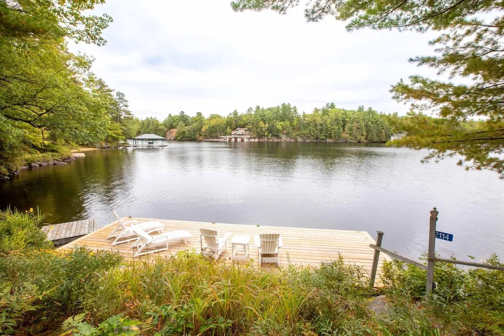 Wildflower Cottage A Fantastic boat access family cottage with a spectacular 500' of waterfront!