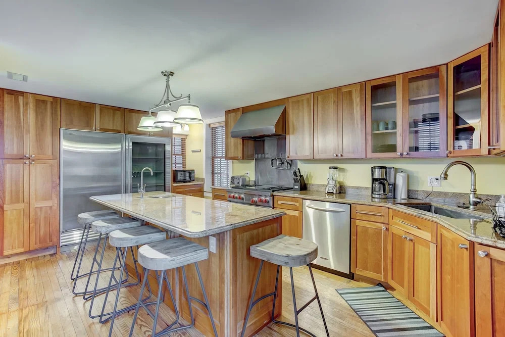 Luxurious Historic Home 1 Block From Inner Harbor
