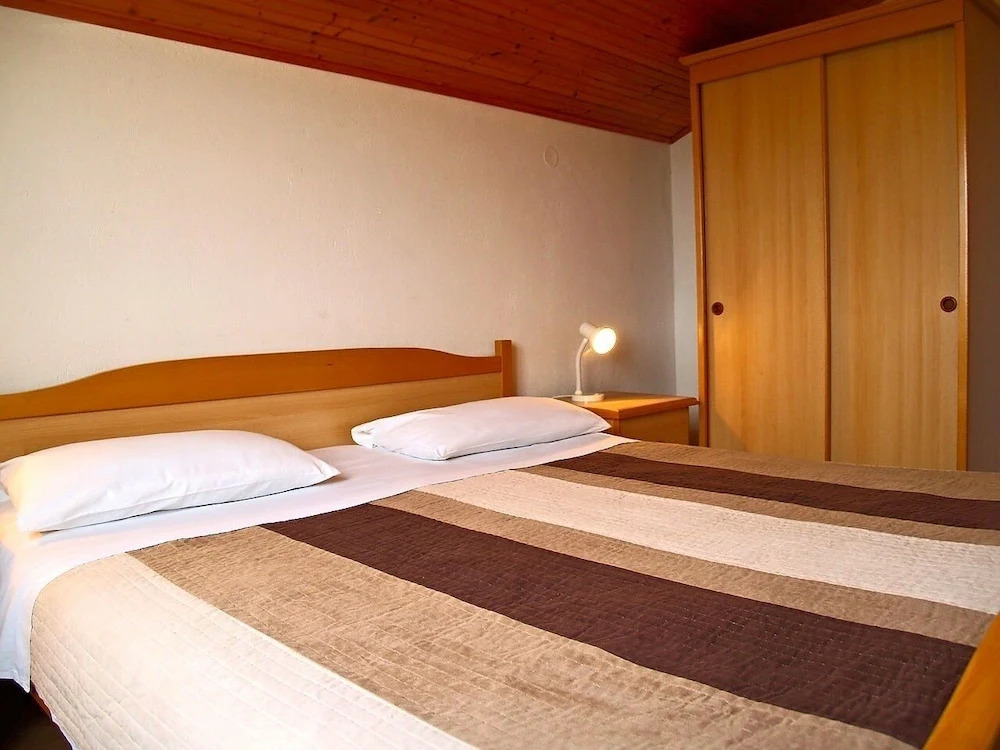 Sea View Apartment Reno, Sleeps 5