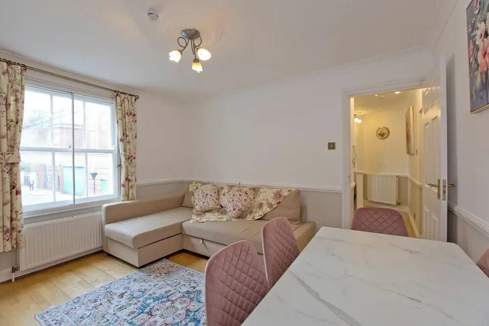 Imperial Horseferry Road Apartment