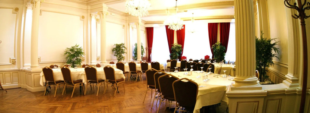 Hotel De Lunivers